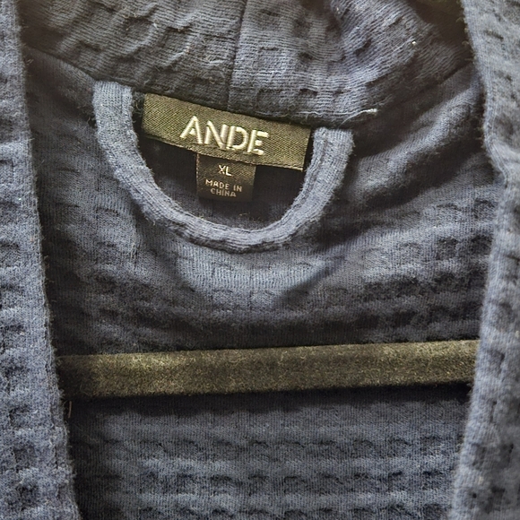 Men's Robe - Picture 2 of 5